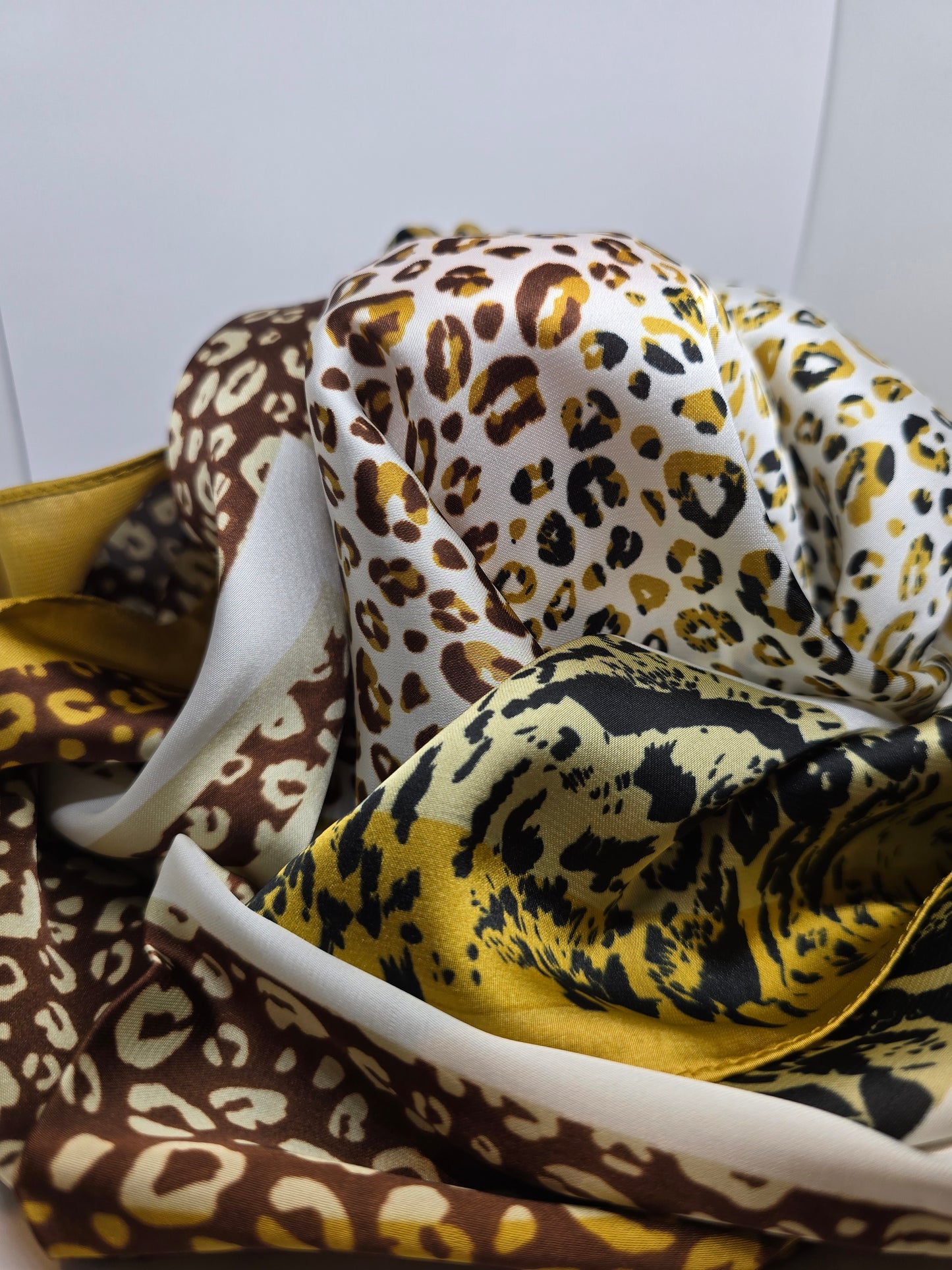 Foulard léopard moutarde