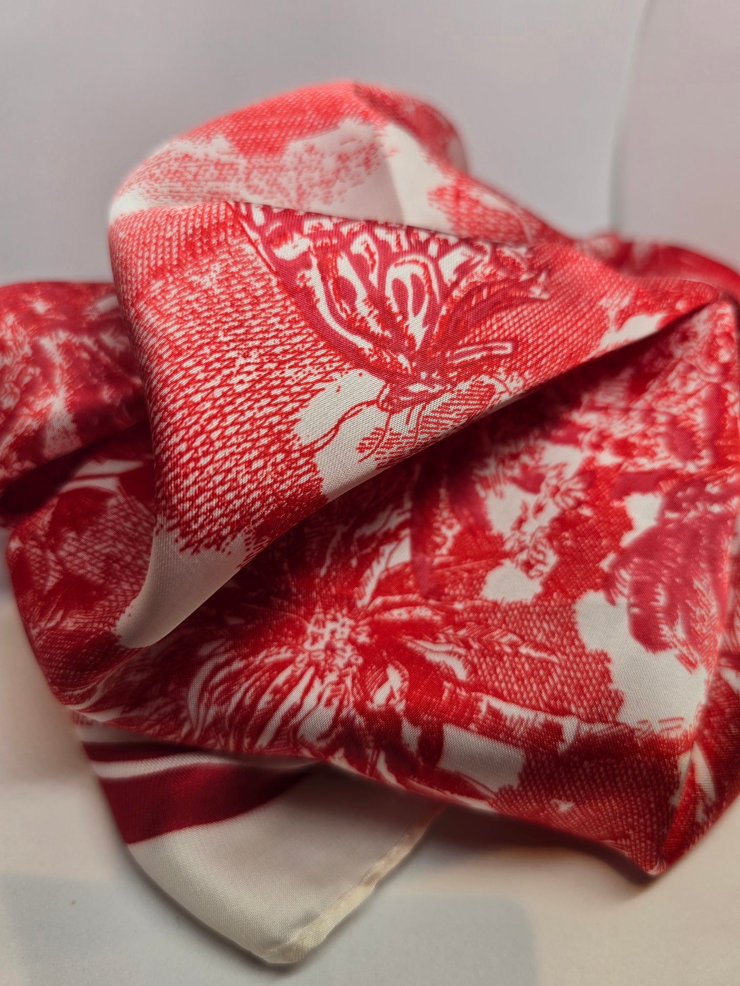 Foulard feuillage rouge