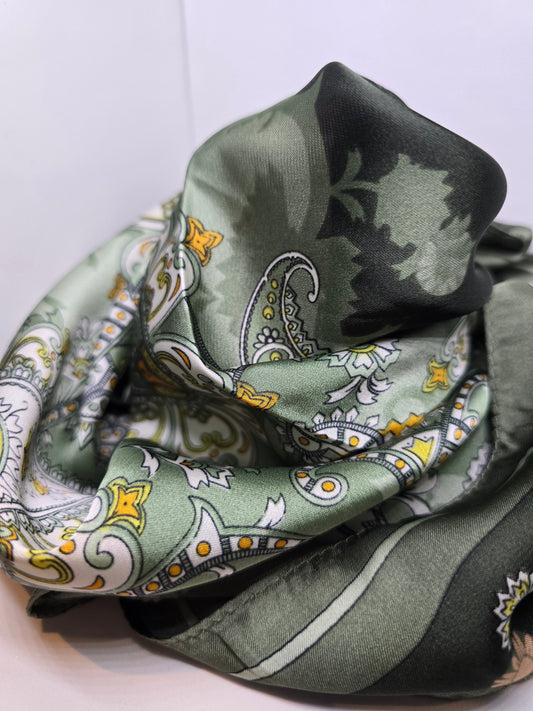 Foulard vert fleuri