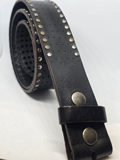 Ceinture noire à clous